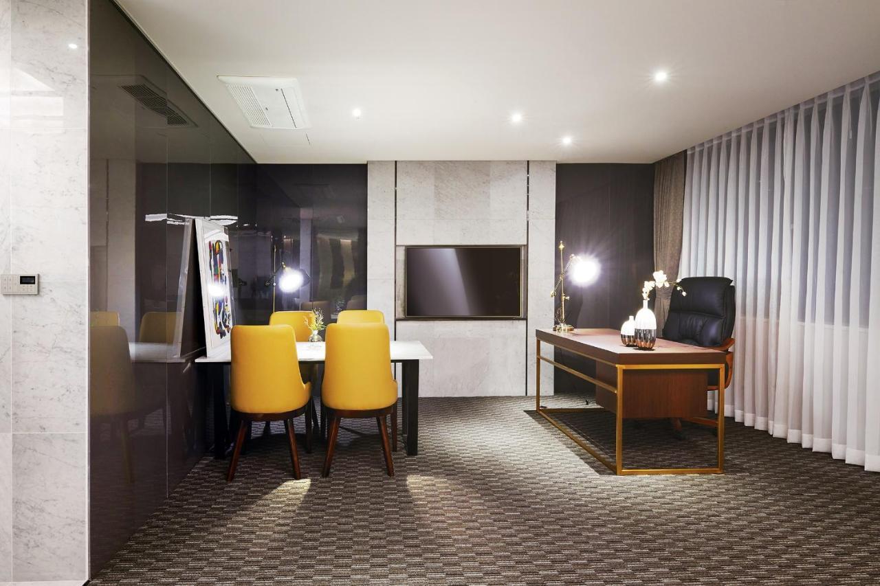 Jeongseon Intoraon Hotel Экстерьер фото