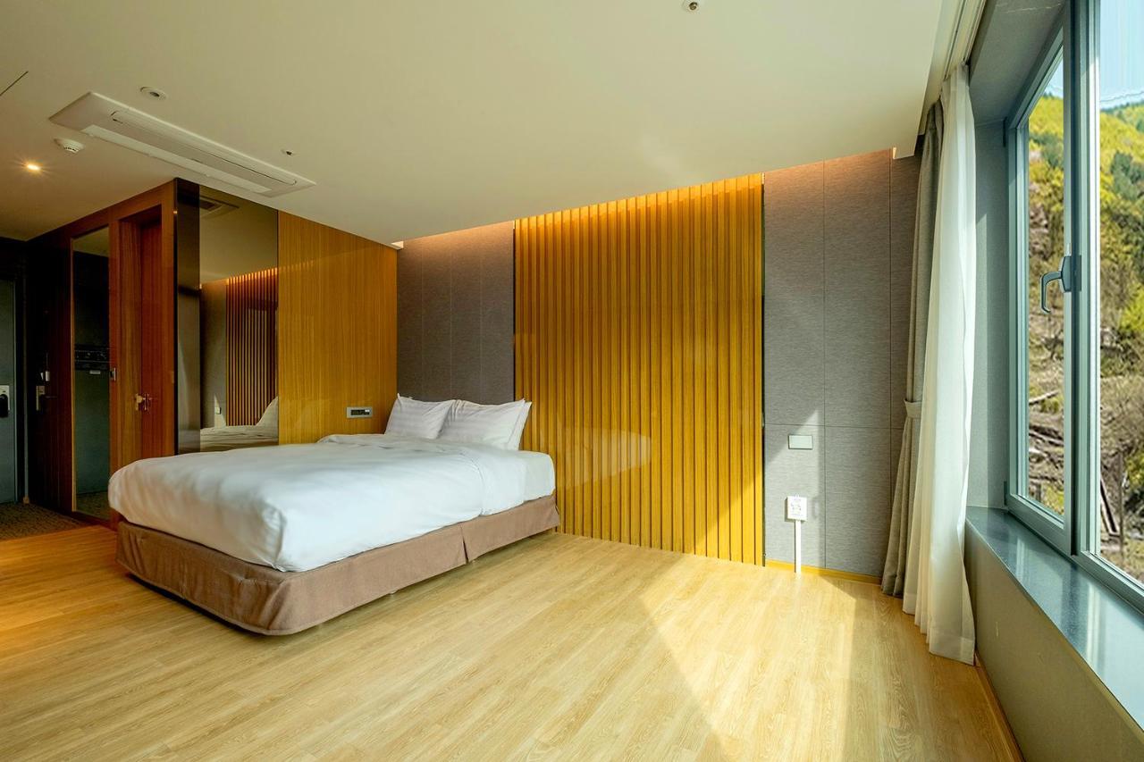 Jeongseon Intoraon Hotel Экстерьер фото